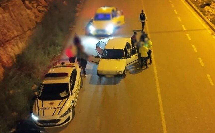 Gaziantep’te polis ekipleri tarafından gerçekleştirilen dron destekli ’Narko-Alan’ operasyonunda aranan