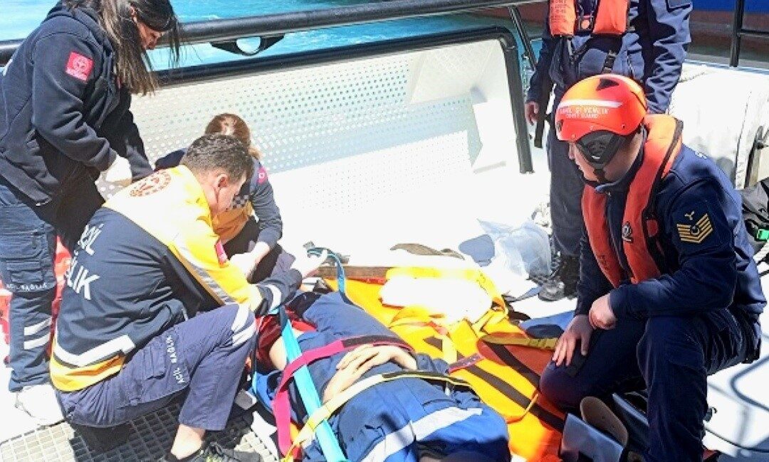 Bartın’da, Amasra ilçesi açıklarında seyir halinde olan bir yük gemisinde