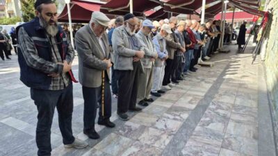 Eskişehir’de yaşanan acı olay sonrasında genç kadının cenazesi defnedilirken, aracın