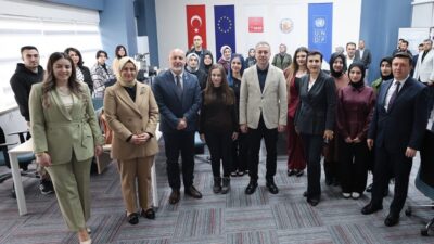 Sivas’ta “Bugünün Gençleri Geleceğin Meslekleri Projesi” çerçevesinde Dijital Gençlik Merkezleri’nin