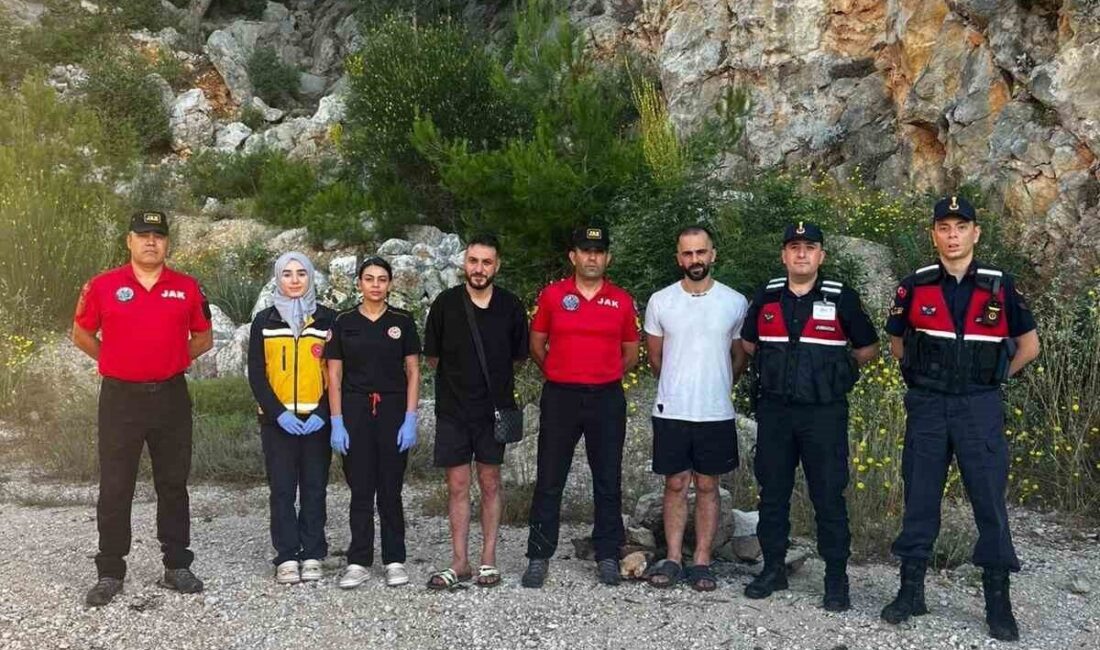 Kemer ilçesine bağlı Beldibi Mahallesi Gizli Koy mevkisinde yürüyüş yaparken