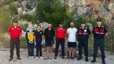 Kemer ilçesine bağlı Beldibi Mahallesi Gizli Koy mevkisinde yürüyüş yaparken