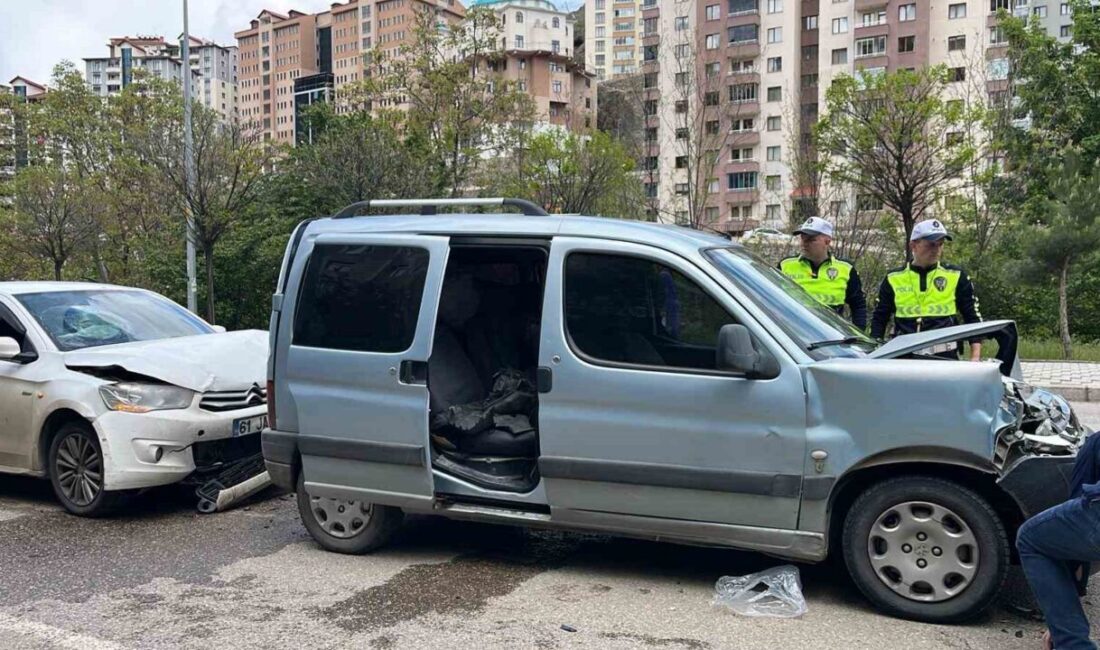 Gümüşhane’de Elmalı Caddesi üzerinde meydana gelen zincirleme trafik kazasında 4
