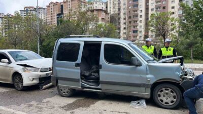 Gümüşhane’de Elmalı Caddesi üzerinde meydana gelen zincirleme trafik kazasında 4