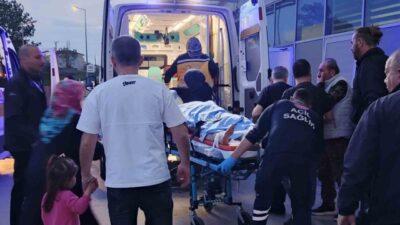 Bafra ilçesinde meydana gelen trafik kazasında, bir hafif ticari aracın