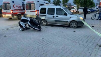 İnegöl ilçesinde hafif ticari araçla çarpışan motosiklette bulunan 2 kişi