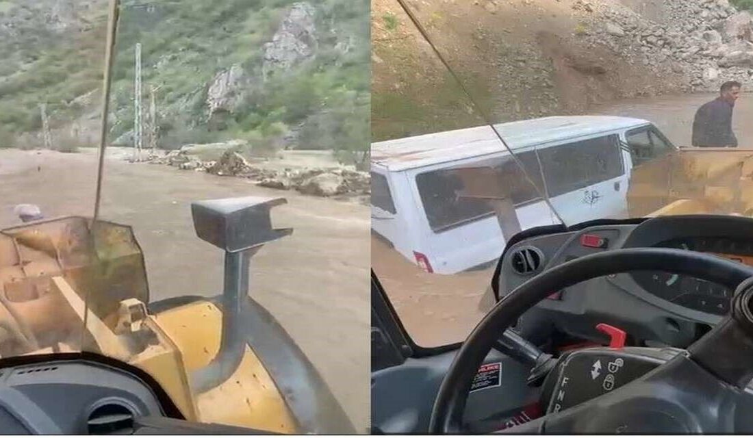 Hakkari ilinde bir derenin taşması sonucu yolda mahsur kalan minibüs,