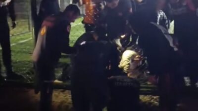 Elazığ’da bir halı sahasında maç yaparken bir kişinin koluna tel