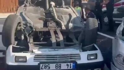 Düzce’nin Akçakoca ilçesinde meydana gelen trafik kazasında iki otomobil çarpıştı