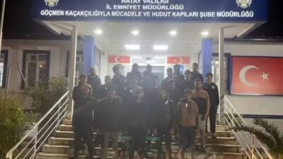 Hatay’da gerçekleştirilen operasyonlarda 19 göçmen yakalanırken, suç örgütünün iki sürücüsüne