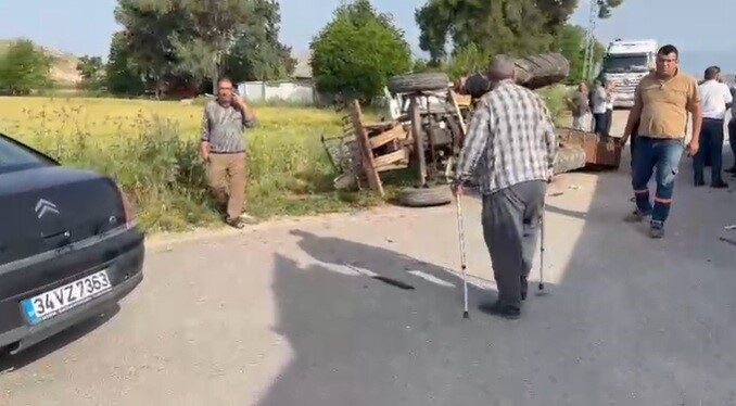 80 yaşındaki bir adam, Kırıkhan ilçesinde traktörüyle tırla çarpışarak hayatını
