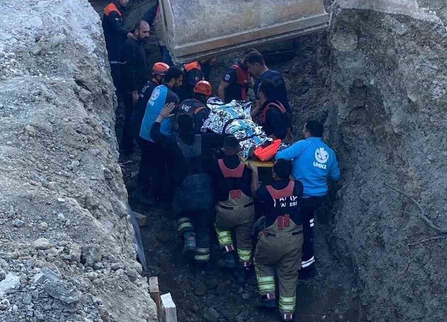 Hatay’ın Defne ilçesinde yer alan bir şantiyede devam eden kazı