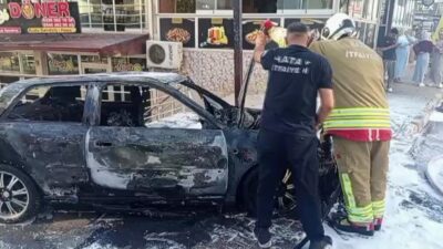 Hatay’ın Reyhanlı ilçesinde, Atatürk Caddesi’nde park halindeki bir araç aniden