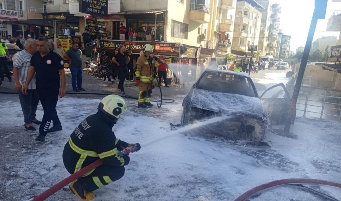 Hatay’ın Reyhanlı ilçesinde seyir halindeyken motor kısmından alev alan bir