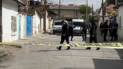 Konya’da Doğuş Mahallesi’nde meydana gelen sokak kavgasında bir genç, silahla