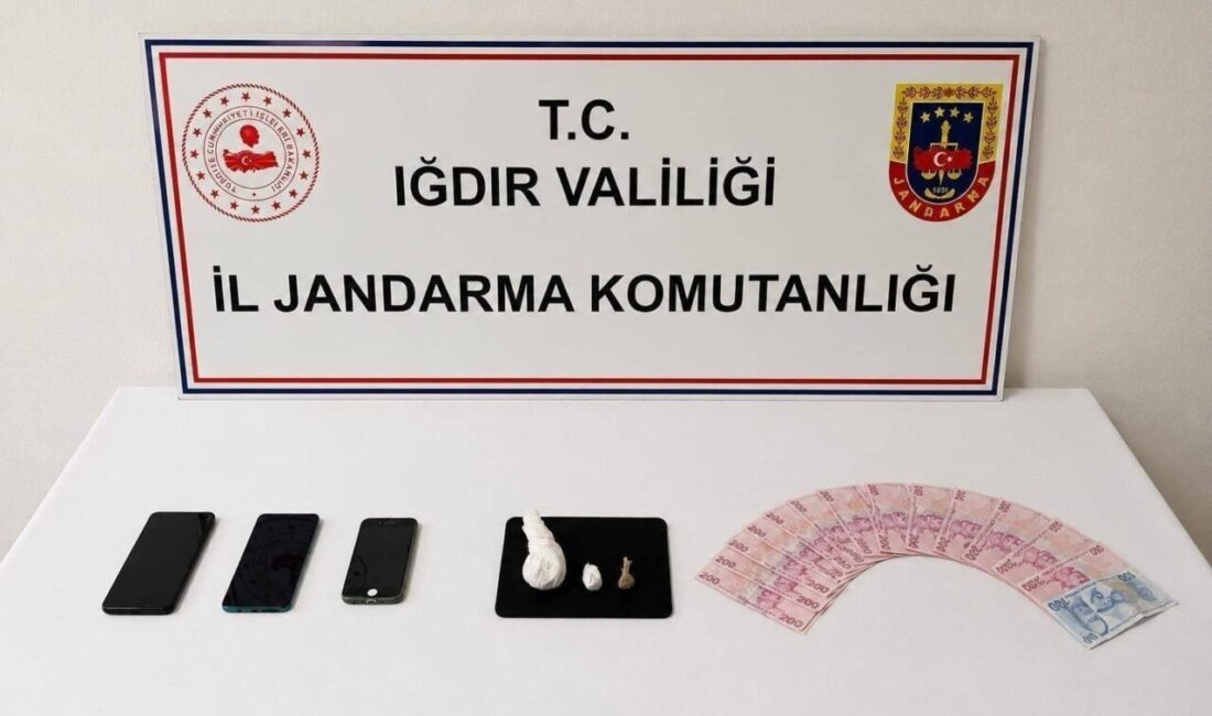 Iğdır İl Jandarma Komutanlığı ekipleri tarafından gerçekleştirilen operasyonda uyuşturucu madde