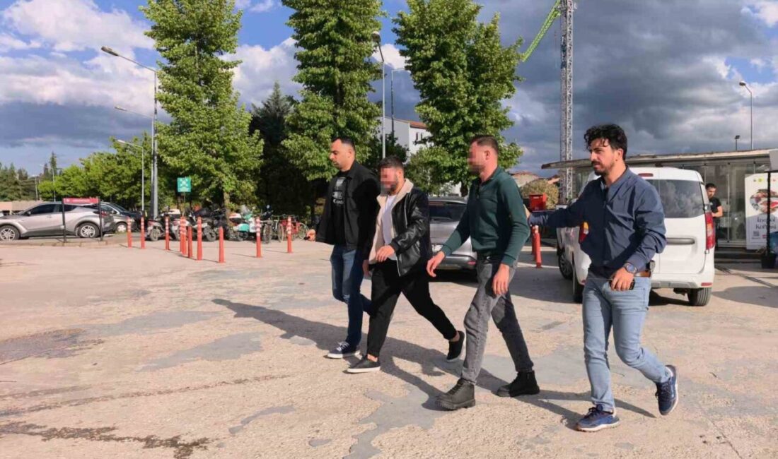 Bursa’nın İnegöl ilçesinde yaşanan bıçaklı kavgada bir kişiyi ensesinden bıçaklayan