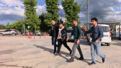 Bursa’nın İnegöl ilçesinde yaşanan bıçaklı kavgada bir kişiyi ensesinden bıçaklayan