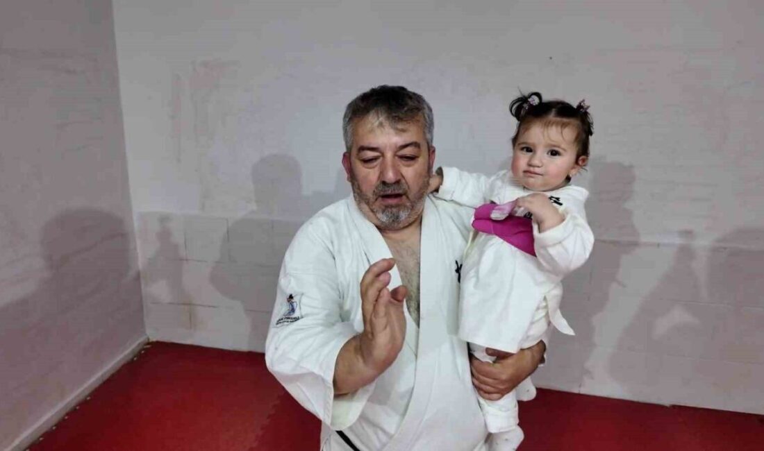 İnegöl ilçesinde yaşayan Kocal ailesi, karateyi sadece bir spor dalı
