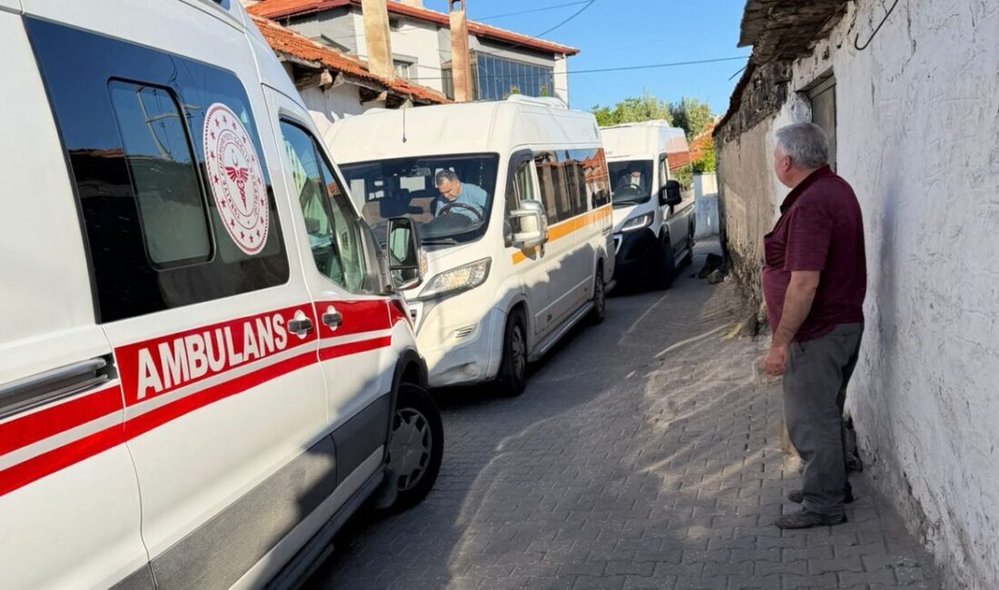 Kula ilçesinde servis şoförlüğü yapan 57 yaşındaki bir adam, işçileri