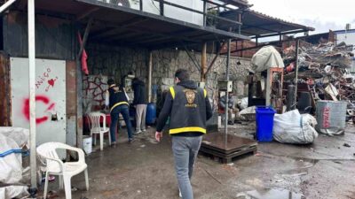 Hatay’ın İskenderun ve Dörtyol ilçelerinde faaliyet gösteren hurdacılar, polis ekipleri