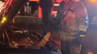 Hatay’ın İskenderun ilçesinde Meydan Mahallesi’nde seyir halindeki bir otomobilde motor