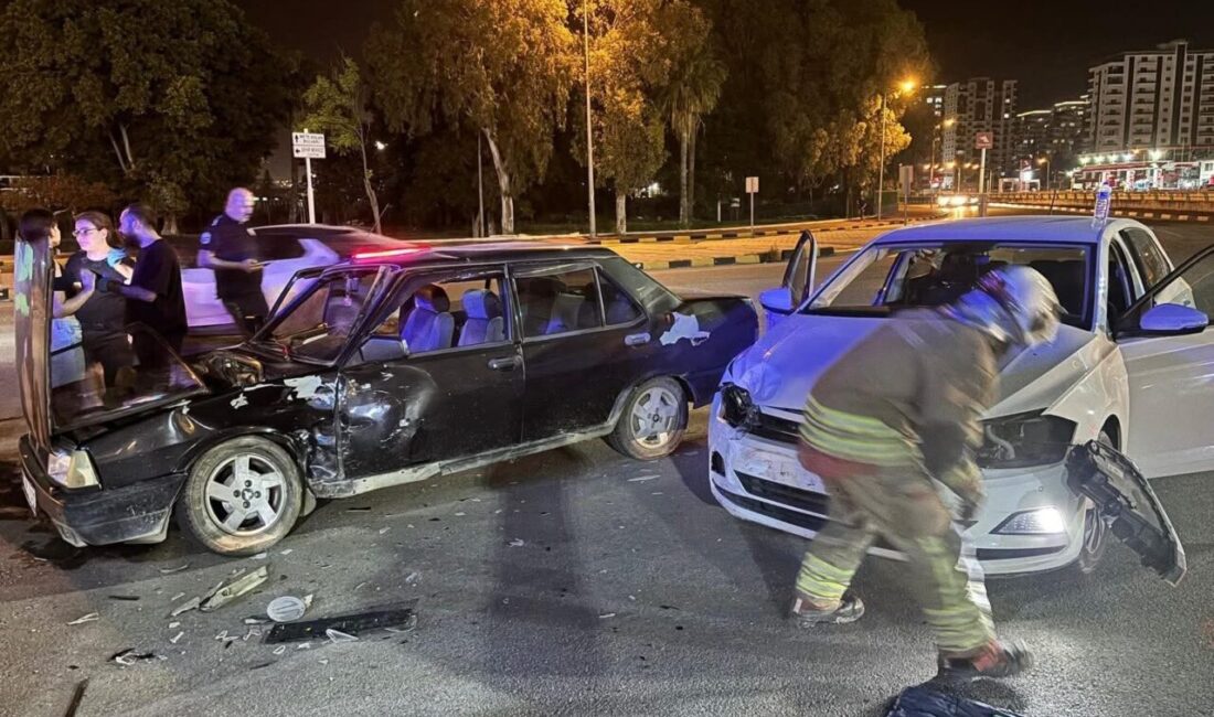 Hatay’ın İskenderun ilçesindeki bir kaza sonucunda, 2 otomobil çarpıştı ve