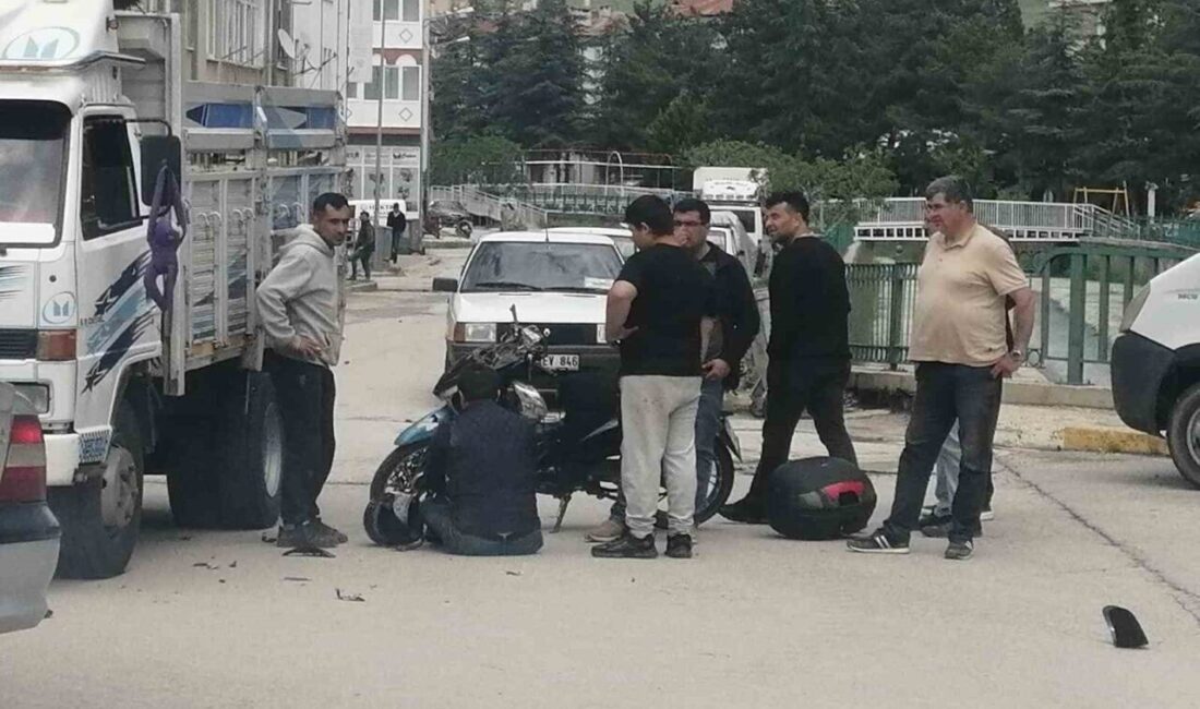 Yalvaç ilçesinde motosiklet ile kamyonetin çarpışması sonucu meydana gelen kazada