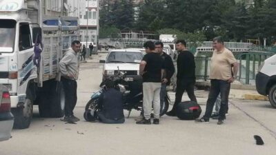 Yalvaç ilçesinde motosiklet ile kamyonetin çarpışması sonucu meydana gelen kazada