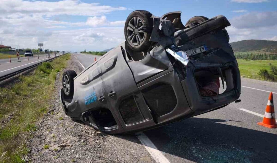 Isparta-Konya karayolunda bugün meydana gelen trafik kazasında, bir otomobilin kamyonete
