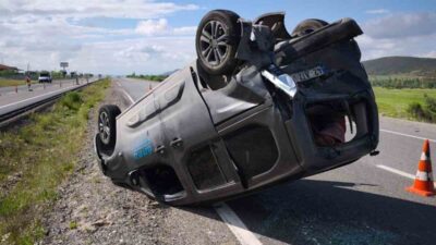 Isparta-Konya karayolunda bugün meydana gelen trafik kazasında, bir otomobilin kamyonete
