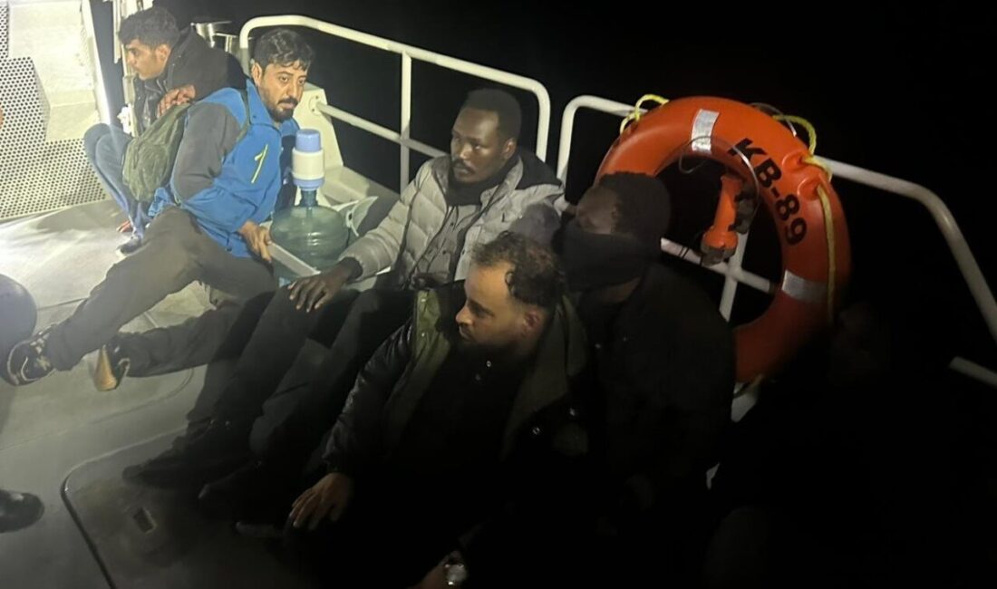 İzmir’in Menderes ve Dikili ilçeleri açıklarında düzenlenen iki ayrı operasyonda