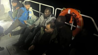 İzmir’in Menderes ve Dikili ilçeleri açıklarında düzenlenen iki ayrı operasyonda