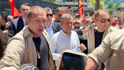 CHP Genel Başkanlığı görevinden mahkeme kararıyla alınan Özgür Özel’in İzmir’de