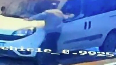 İzmir’in Konak ilçesinde sabaha karşı park halindeki birçok aracın aynalarını