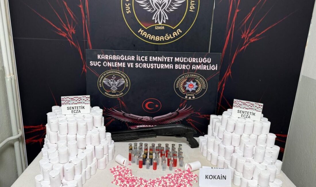 İzmir’in Karabağlar ilçesinde polis ekipleri tarafından bir adrese gerçekleştirilen operasyonda