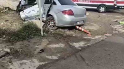 Kocaeli’nin İzmit ilçesinde belediye otobüsü ile otomobilin çarpışması sonucunda 3