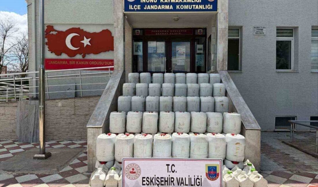 Eskişehir’de, jandarma ekipleri tarafından bir araçta yapılan aramada 2 bin