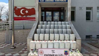 Eskişehir’de, jandarma ekipleri tarafından bir araçta yapılan aramada 2 bin