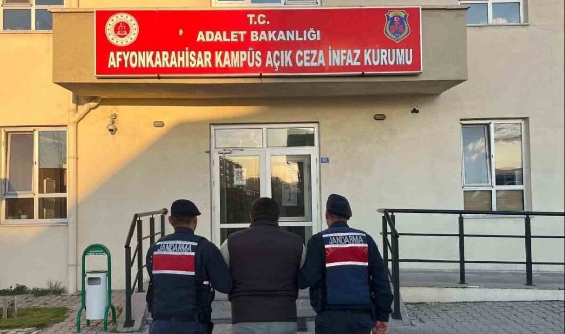Afyonkarahisar ilinde jandarma ekipleri tarafından çeşitli suçlardan aranan 45 kişi