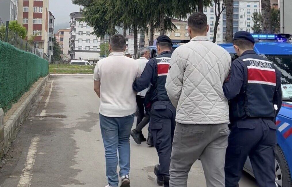 Samsun’un Tekkeköy ilçesindeki jandarma operasyonunda, çok sayıda uyuşturucu madde ve