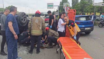 Kadıköy’de meydana gelen bir trafik kazasında, seyir halindeki bir otomobil