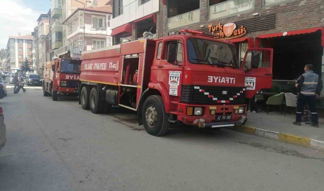 Yalvaç ilçesinde bir kafenin mutfağında çıkan yangın, hızla büyümeden kontrol