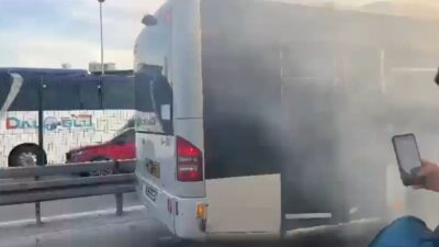 Kağıthane’de bir metrobüsün motor bölümünde çıkan yangın büyük bir paniğe