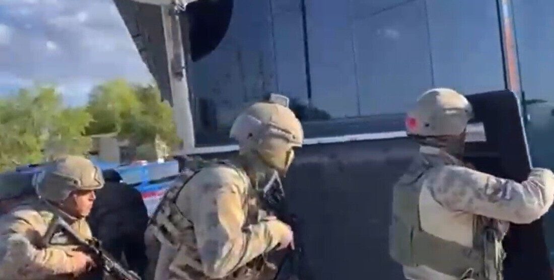 Kahramanmaraş’ta gerçekleştirilen bir operasyonda, fuhuş ve insan ticareti suçlamalarıyla 2