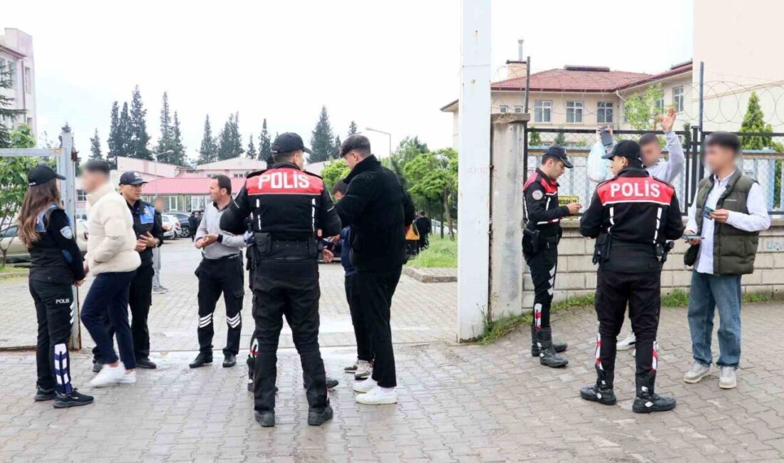 Kahramanmaraş İl Emniyet Müdürlüğü personeli, “Güvenli okul güçlü gelecek” sloganıyla