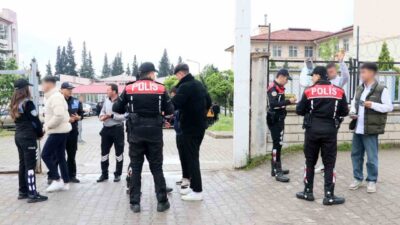 Kahramanmaraş İl Emniyet Müdürlüğü personeli, “Güvenli okul güçlü gelecek” sloganıyla