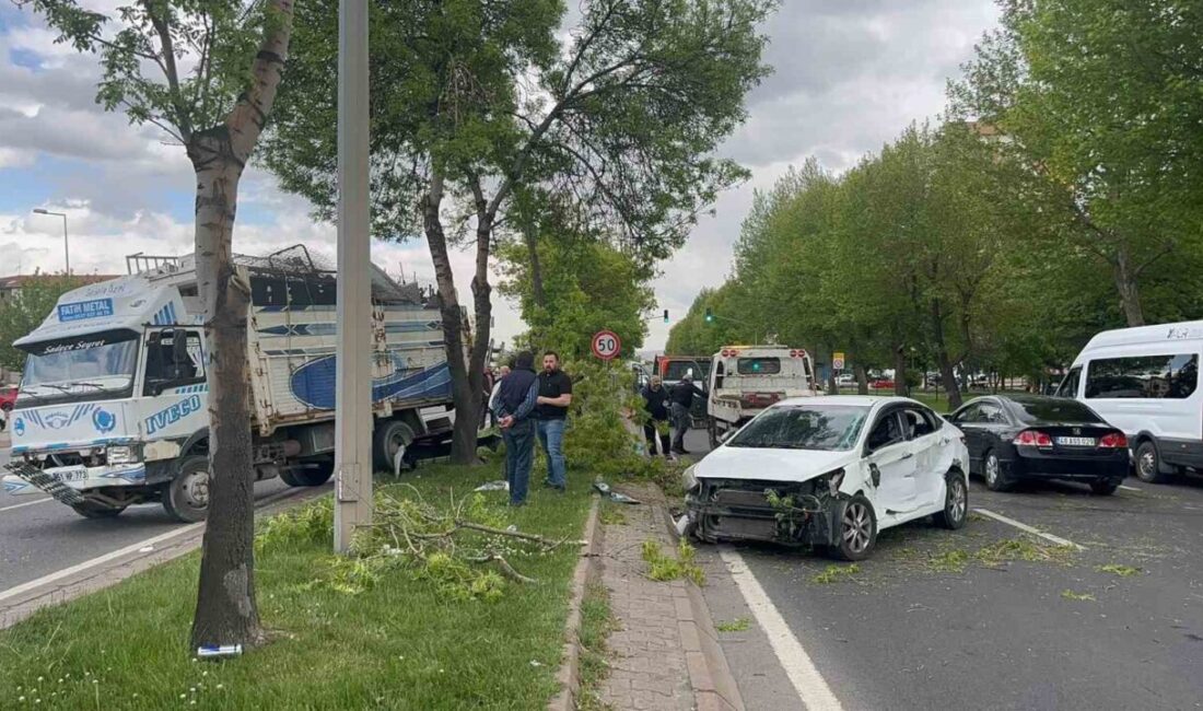 Melikgazi ilçesinde bir kamyonla otomobilin çarpışması sonucu meydana gelen kazada