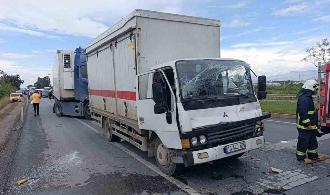 Manavgat-Alanya D-400 kara yolunda kamyonun tıra çarpması sonucu meydana gelen