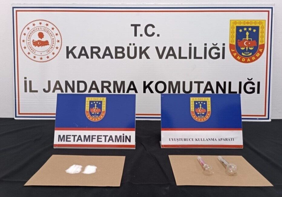 Karabük’te jandarma ekipleri tarafından gerçekleştirilen operasyonlarda uyuşturucu madde ve bandrolsüz